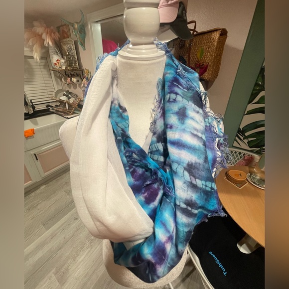 Steve Madden White and Blue Uni Scarf - Picture 2 of 7